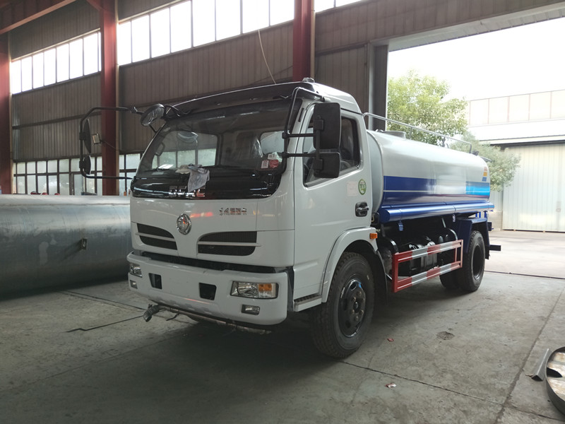 東風(fēng)福瑞卡8-9噸灑水車 東風(fēng)福瑞卡8-9噸灑水車