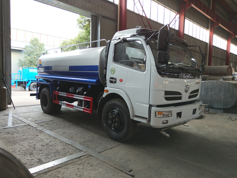 東風(fēng)福瑞卡8-9噸灑水車 東風(fēng)福瑞卡8-9噸灑水車